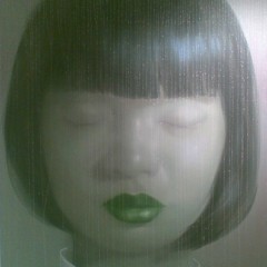 GIRL WITH GREEN LIP PAINT 140x140 